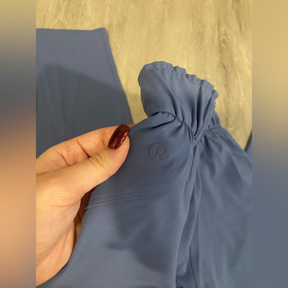 NWOT Lululemon High Rise Stretch 7/8 Pants in Color Water Drop